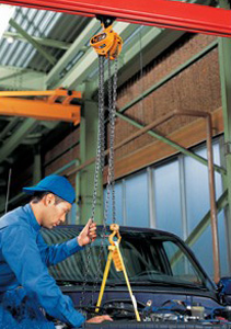 手拉葫蘆汽修行業使用展示圖